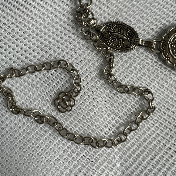 Metal Medalion Belt Ovals Chain Clasp Size Small Shiny Silver - Picture 8 of 10